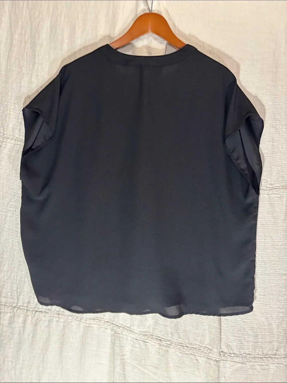 Banana Republic Black V-Neck Flowy Cap Sleeve Blouse